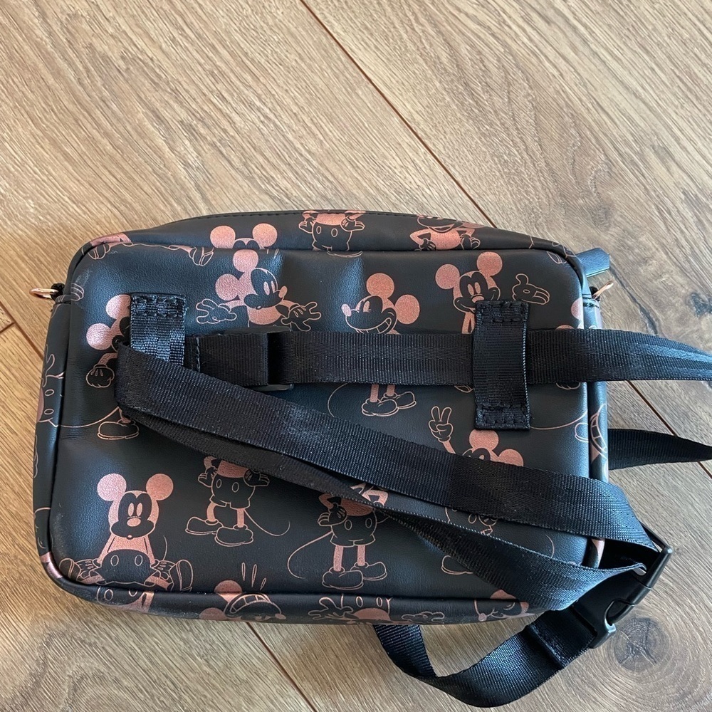 Petunia Pickle Bottom/ Mickey Mouse Rose Gold Convertible Belt Bag. - Picture 4 of 12
